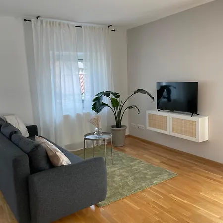 Apartment Hugo 2 *